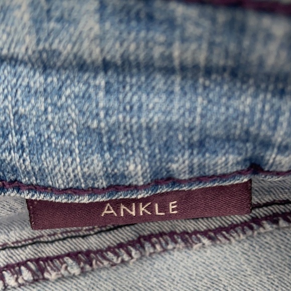 NYDJ Not Your Daughters mom Jeans embroidered - Picture 9 of 11